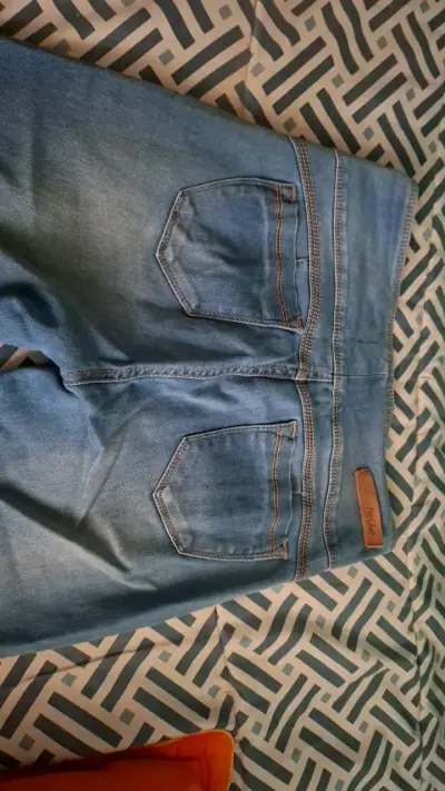 Jeans azul claro para mujer con botones - miniatura 5