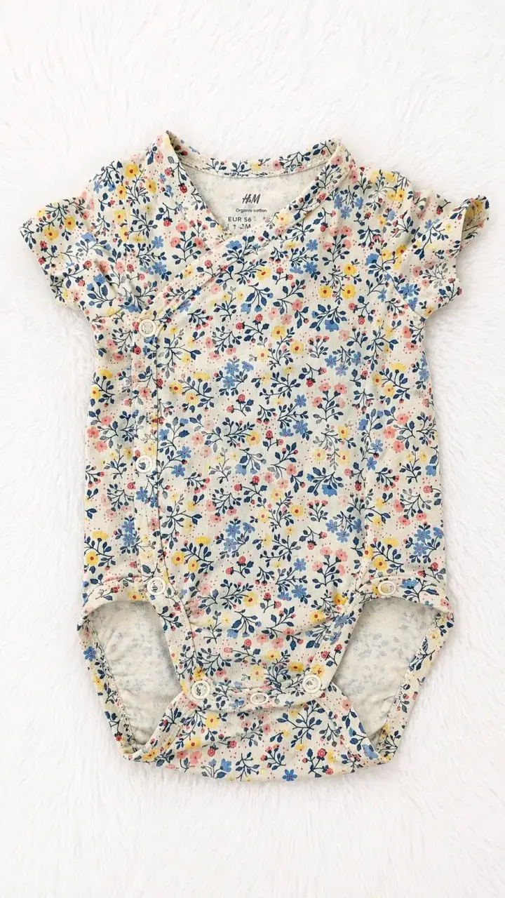 Conjunto de ropa para bebé con estampados florales - 4