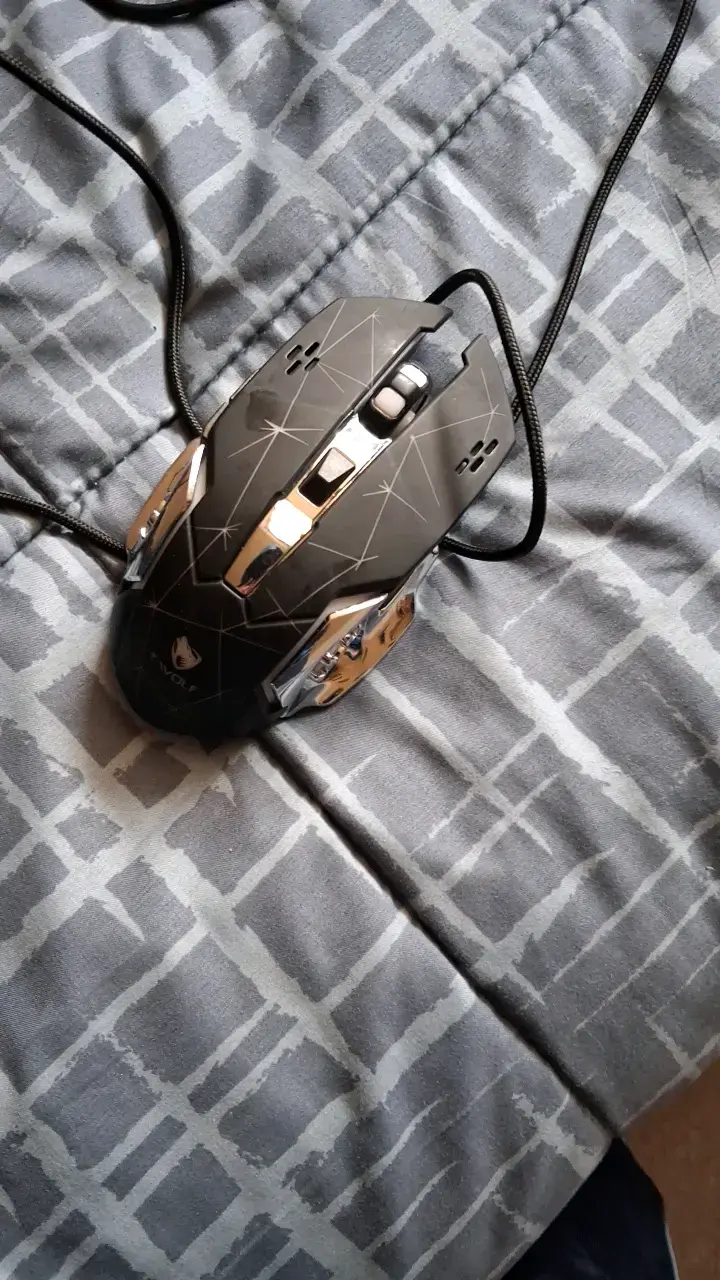 Teclado y mouse gamer T-WOLF con diseño ergonómico - 3