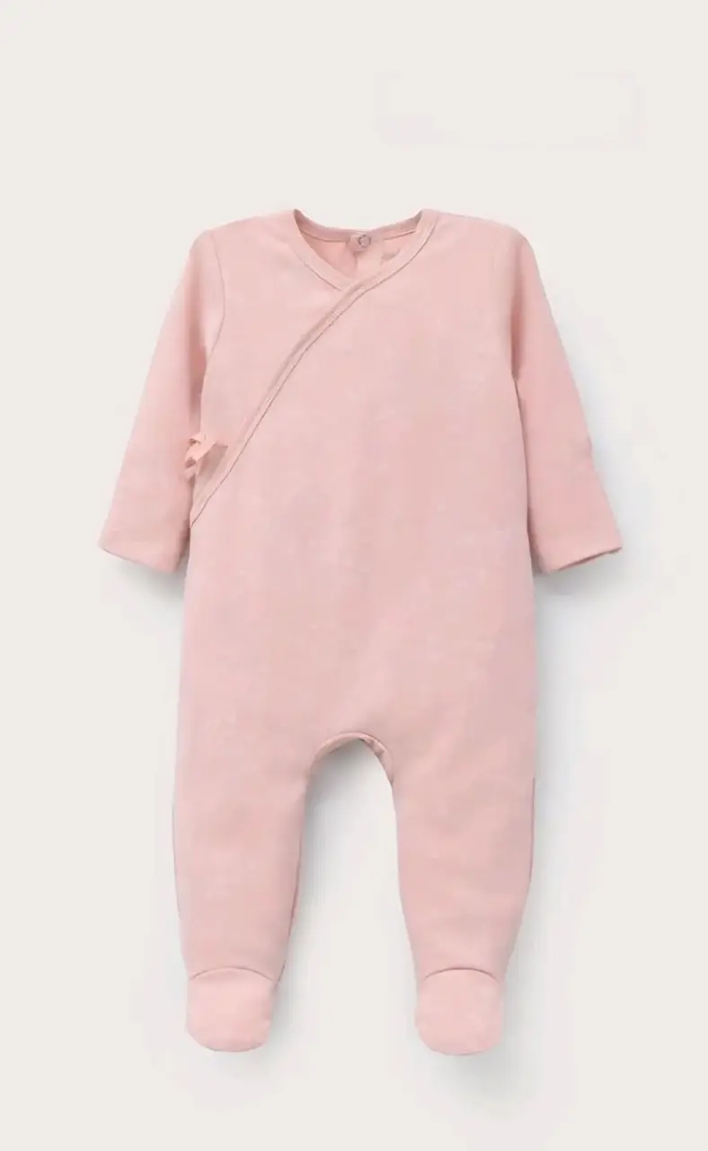 Conjunto de ropa para bebé en tonos rosados - 2