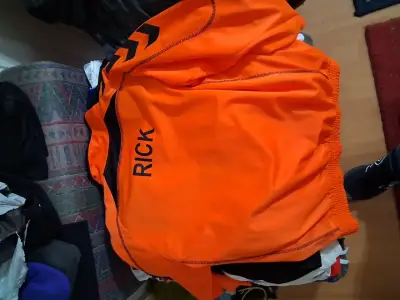 Chaqueta deportiva naranja Hummel con número 14 - miniatura 1