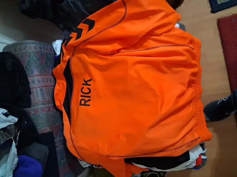 Chaqueta deportiva naranja Hummel con número 14 - 3
