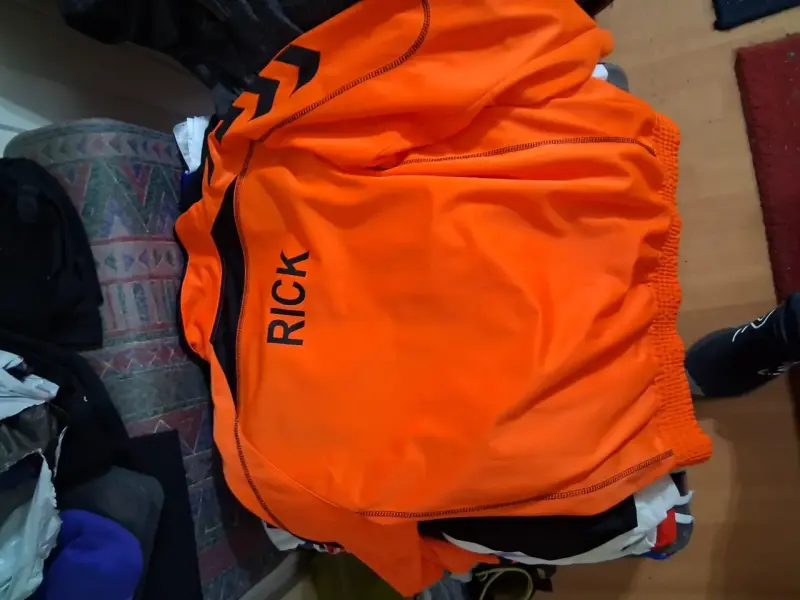 Chaqueta deportiva naranja Hummel con número 14 - 4