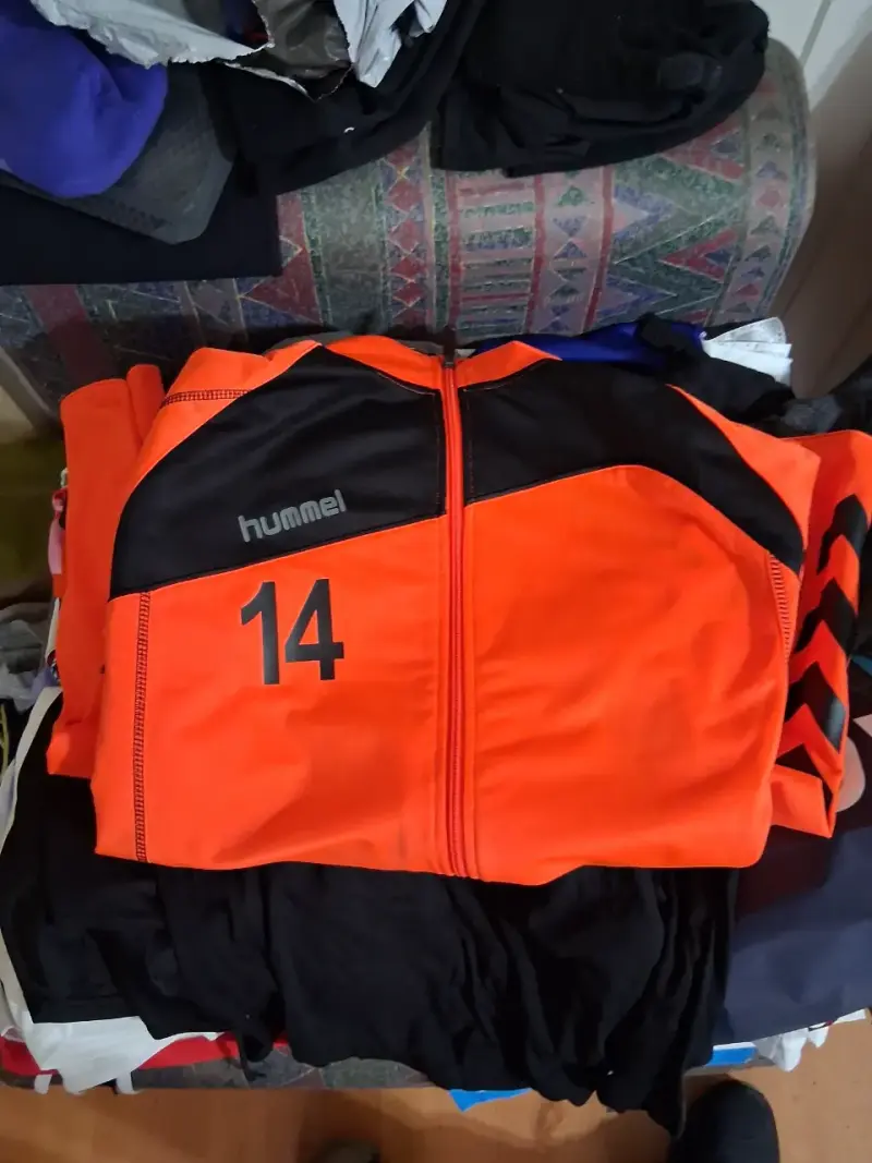 Chaqueta deportiva naranja Hummel con número 14 - 5