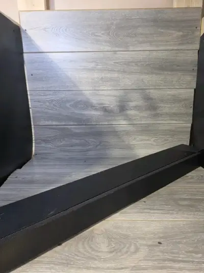 Barra de sonido negra con conectividad inalámbrica - miniatura 1