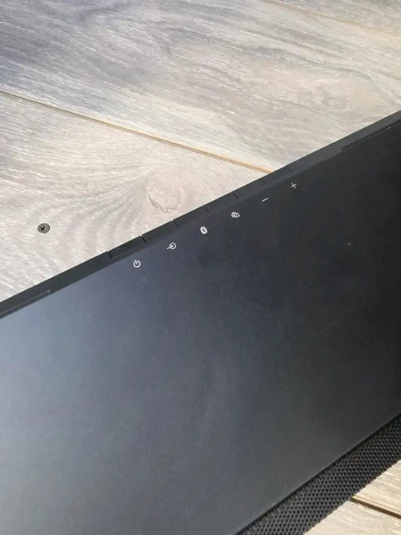 Barra de sonido negra con conectividad inalámbrica - 2