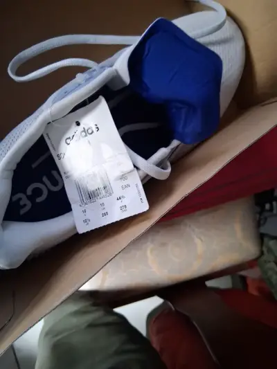 Zapatillas deportivas Adidas blancas con detalles azules - miniatura 1