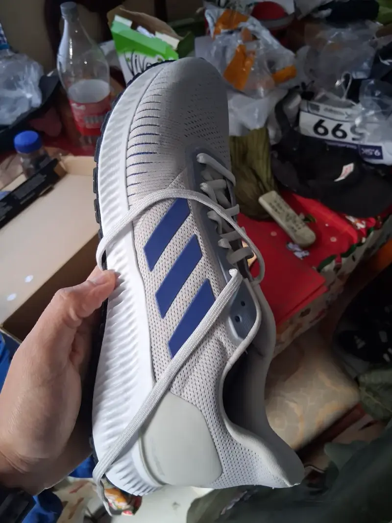 Zapatillas deportivas Adidas blancas con detalles azules - 2