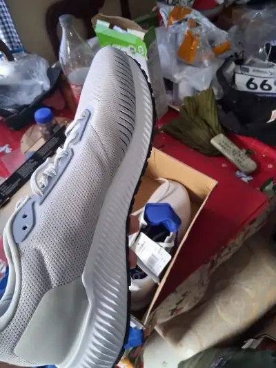 Zapatillas deportivas Adidas blancas con detalles azules - miniatura 5
