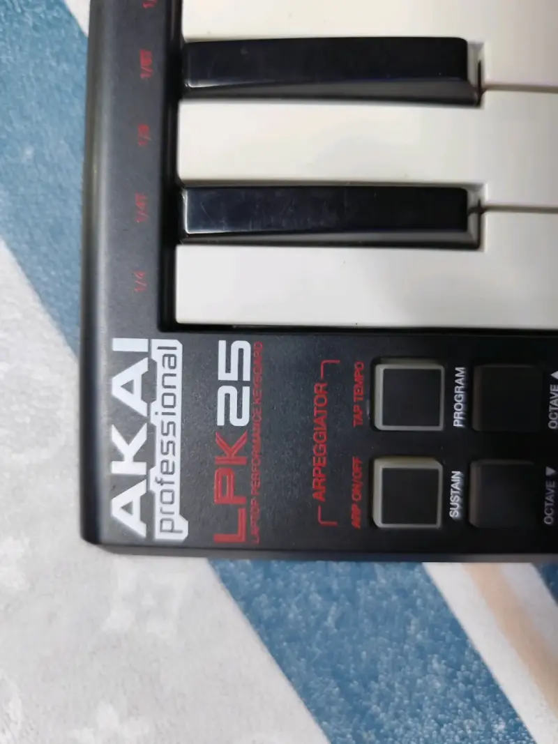 Teclado MIDI Akai LPK25 portátil - 2