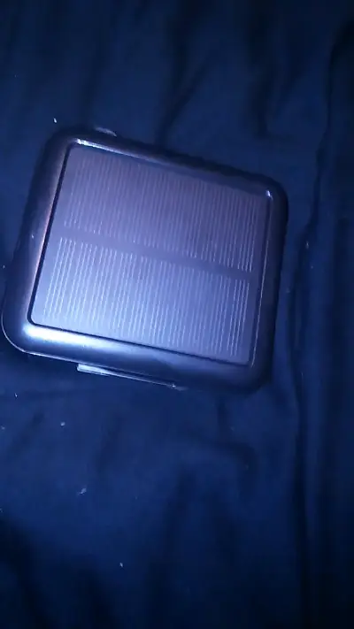 Cargador solar portátil con puertos USB - miniatura 1