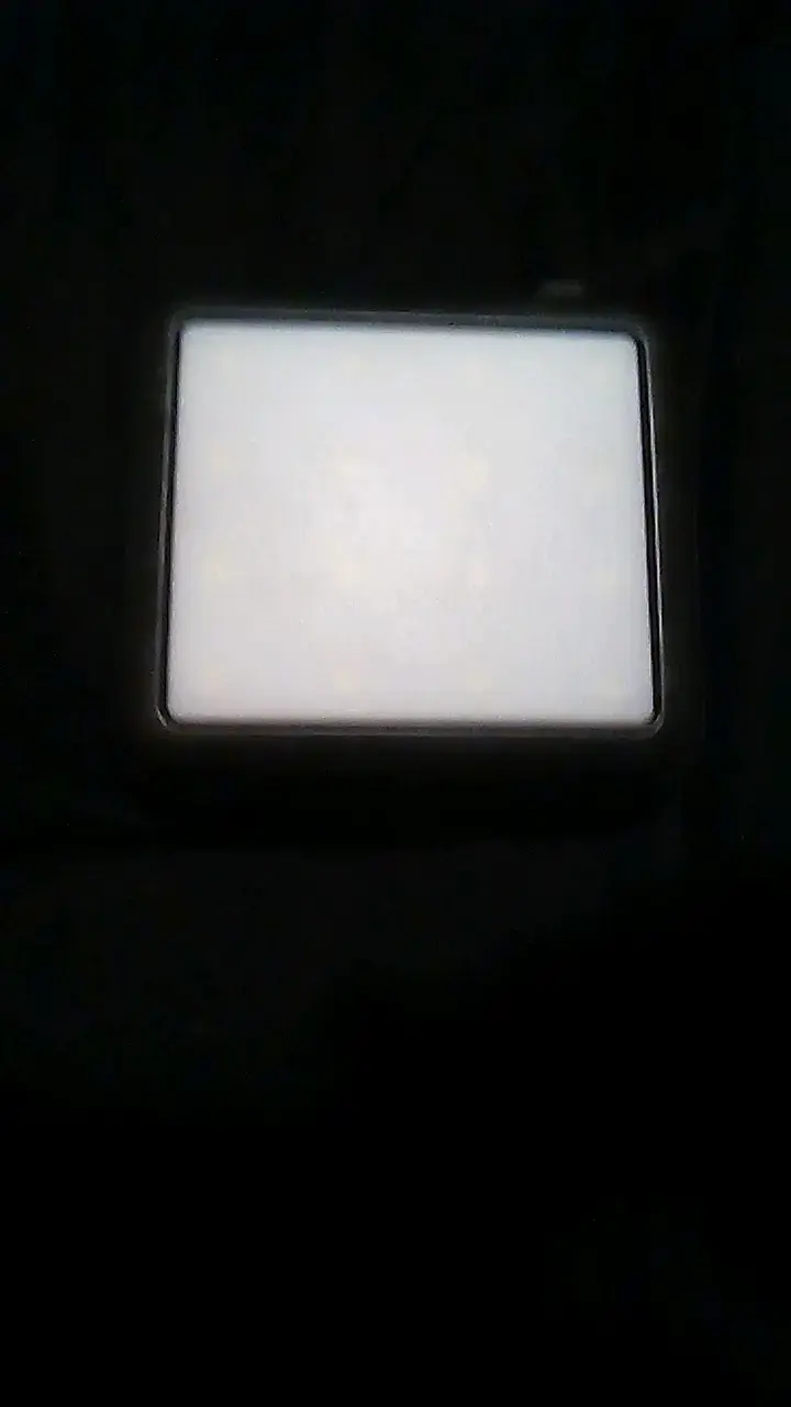 Cargador solar portátil con puertos USB - 2