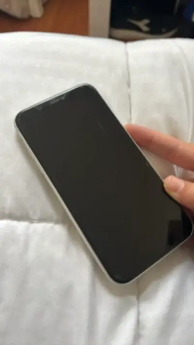 iPhone 11 blanco en buen estado - miniatura 1