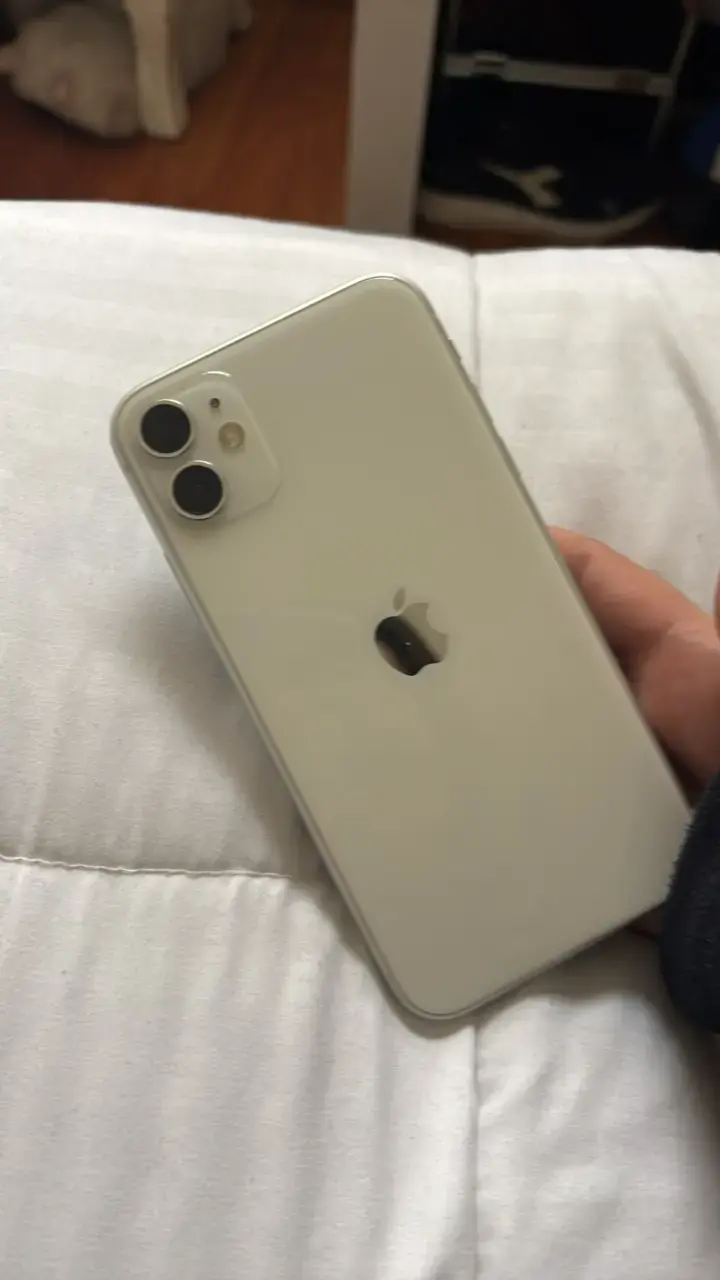 iPhone 11 blanco en buen estado - 2