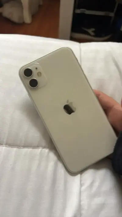 iPhone 11 blanco en buen estado - miniatura 2