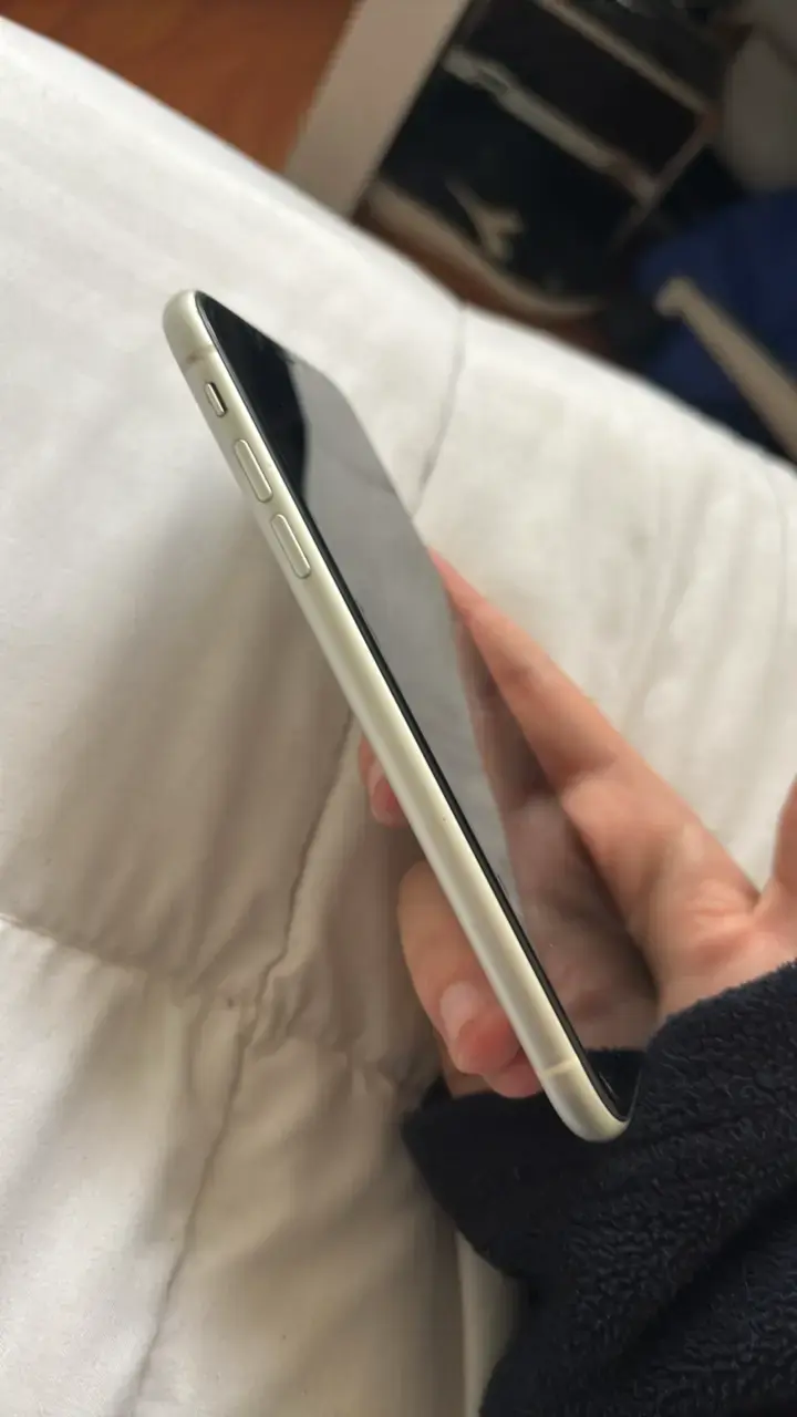 iPhone 11 blanco en buen estado - 3