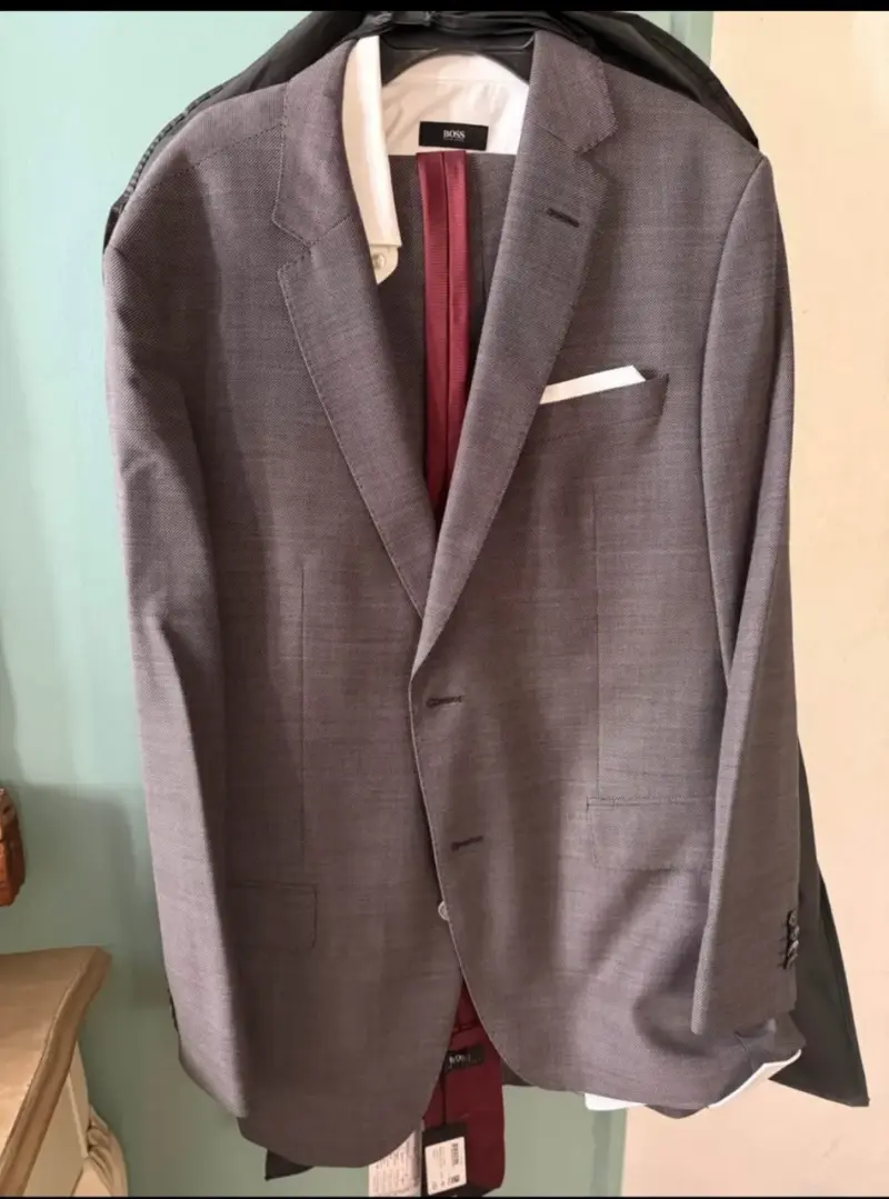 Traje Hugo Boss gris con gemelos incluidos - 2