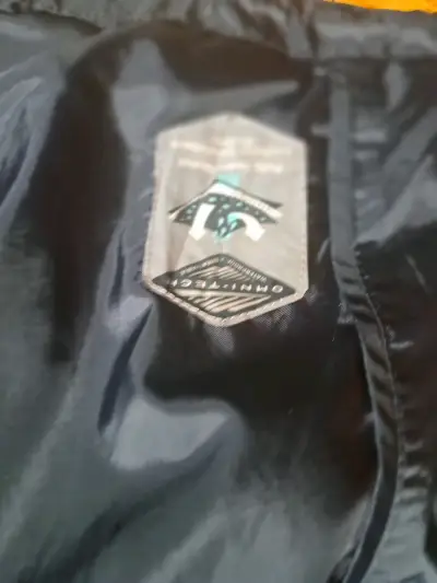 Chaqueta impermeable Columbia negra para mujer - miniatura 5