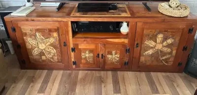 Mueble de madera rústico roble  con diseño floral - miniatura 1