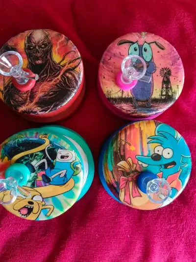 pipa bukket con diseños de personajes animados - miniatura 1