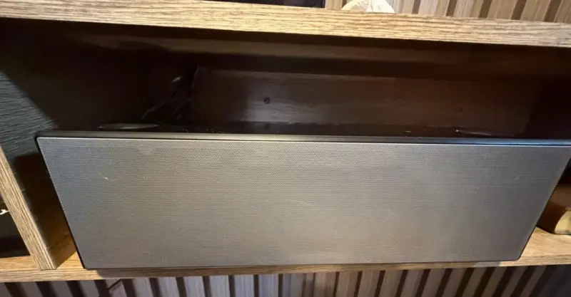 Parlante Sony con diseño moderno y elegante - 3