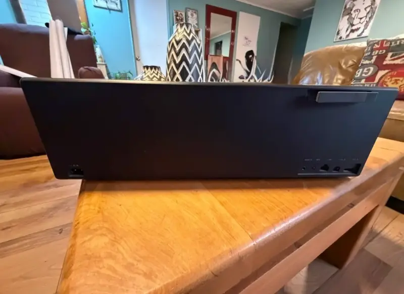 Parlante Sony con diseño moderno y elegante - 4