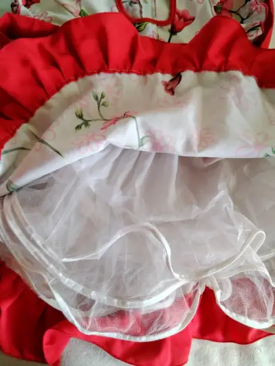 Vestido infantil con flores y volantes - miniatura 2