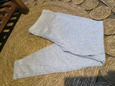 Pantalones de maternidad gris claro cómodos - miniatura 1