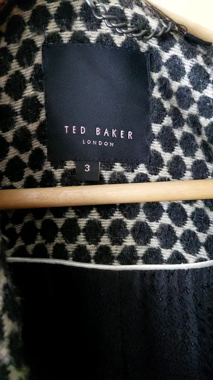 Abrigo estampado Ted Baker en buen estado - 3