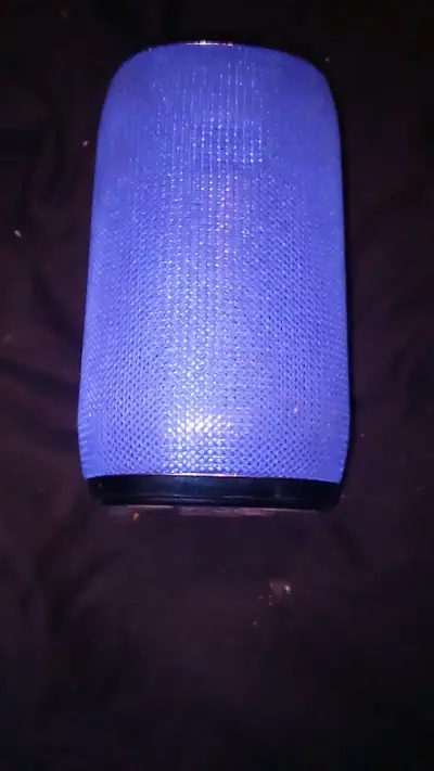 Parlante Bluetooth portátil azul con asa - miniatura 1