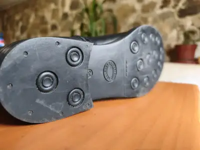 Botas largas de cuero negro con hebillas - miniatura 3