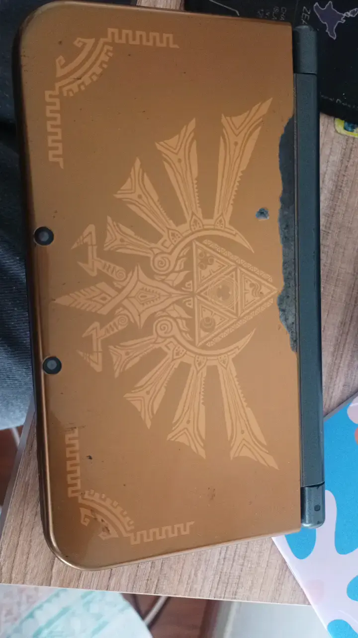 Consola Nintendo 3DS XL Edición Dorada - 1
