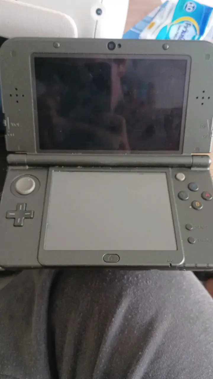 Consola Nintendo 3DS XL Edición Dorada - 2