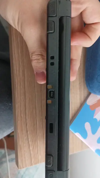 Consola Nintendo 3DS XL Edición Dorada - miniatura 3