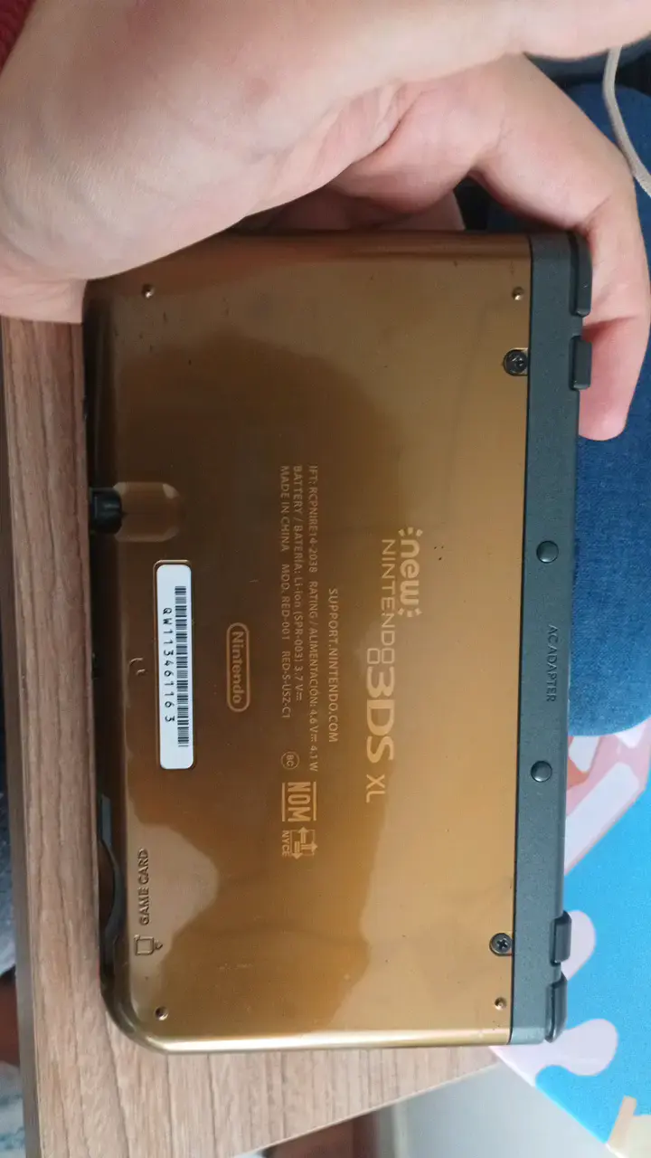 Consola Nintendo 3DS XL Edición Dorada - 4