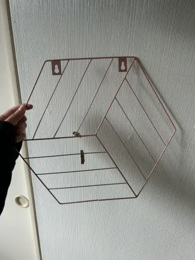 Estante de pared metálico hexagonal rosado - miniatura 2