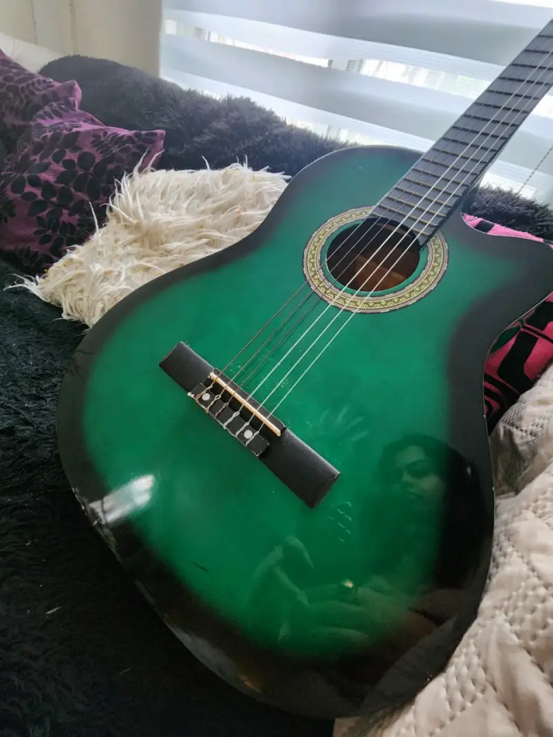 Guitarra electro acústica verde - 2