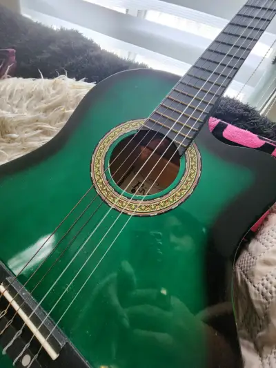 Guitarra electro acústica verde - miniatura 3