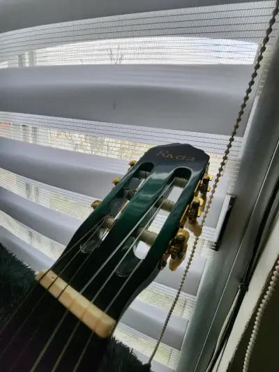 Guitarra electro acústica verde - miniatura 4