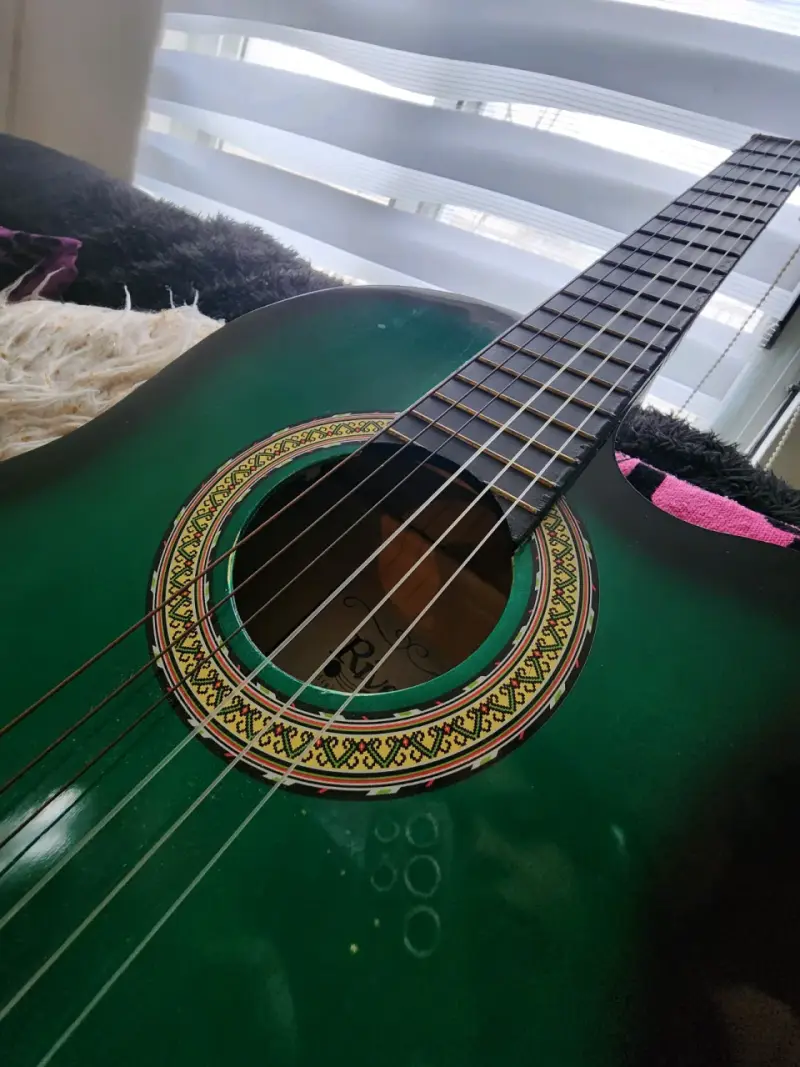 Guitarra electro acústica verde - 5