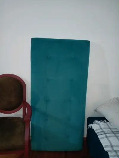 Respaldo de cama tapizado en terciopelo turquesa - miniatura 1