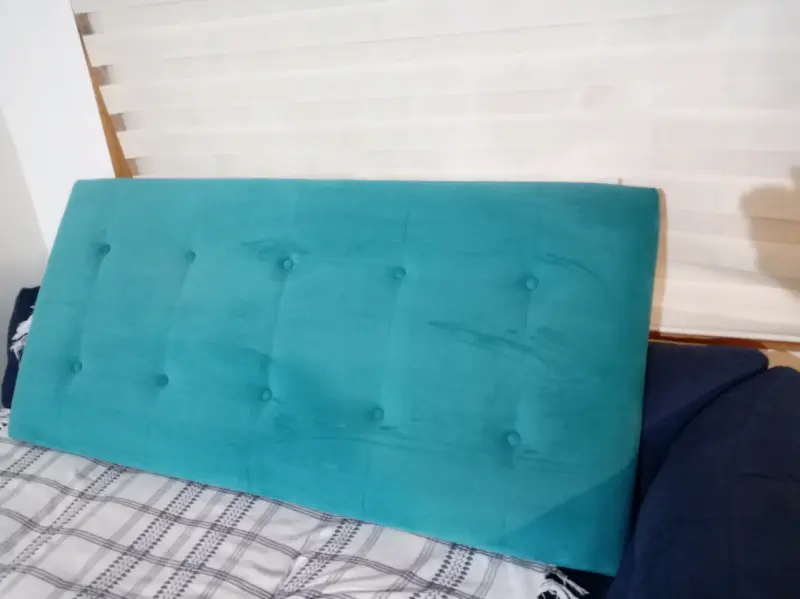 Respaldo de cama tapizado en terciopelo turquesa - 3