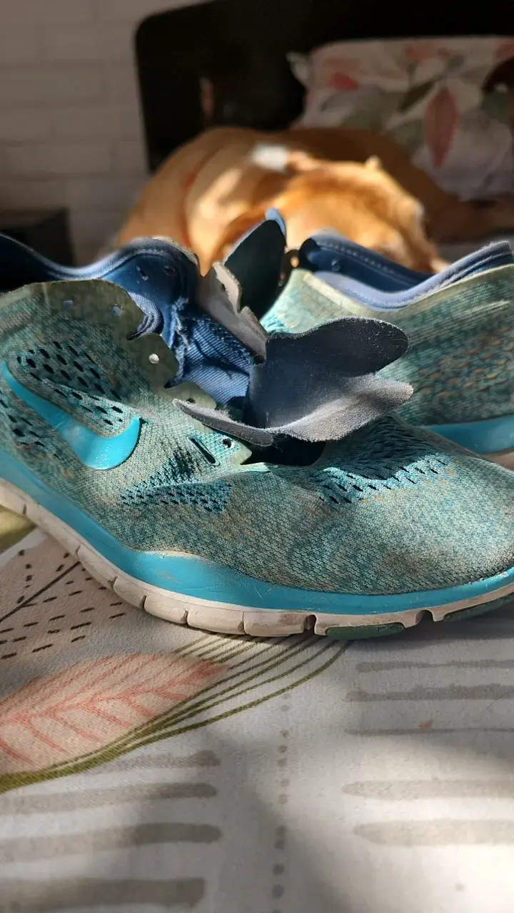 Zapatillas deportivas Nike azules desgastadas - 2