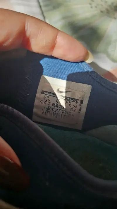 Zapatillas deportivas Nike azules desgastadas - miniatura 3