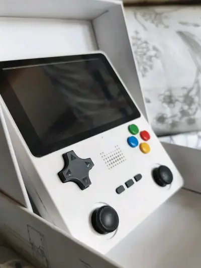 Consola portátil retro - miniatura 1