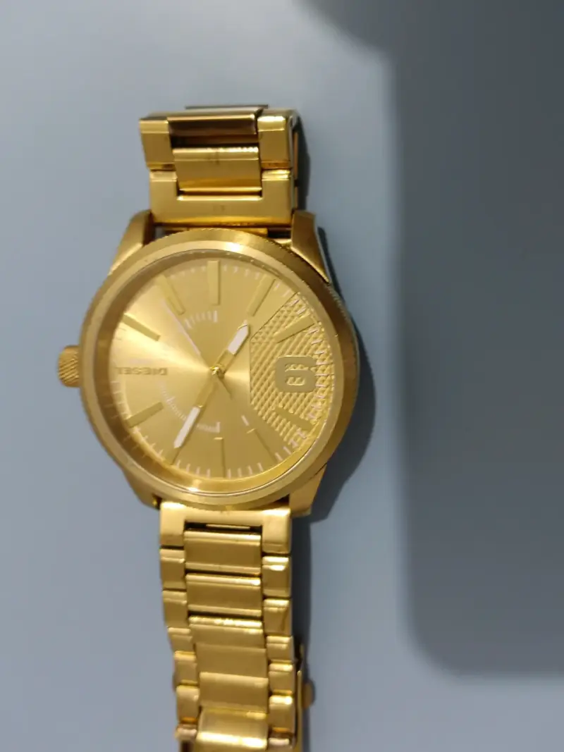 Reloj dorado para hombre Diesel con pulsera metálica - 1