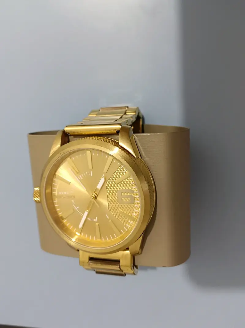 Reloj dorado para hombre Diesel con pulsera metálica - 2
