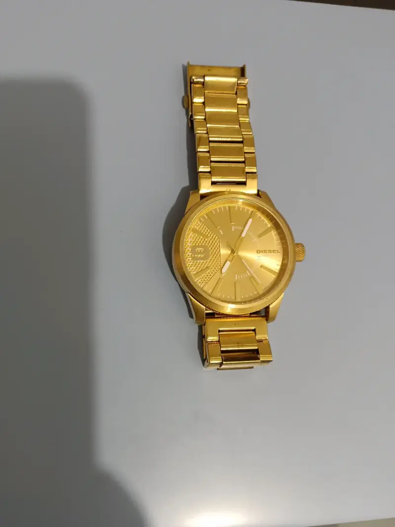 Reloj dorado para hombre Diesel con pulsera metálica - 3