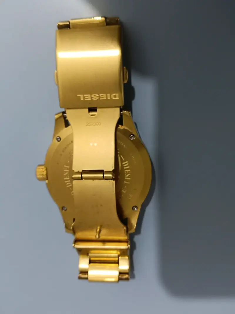 Reloj dorado para hombre Diesel con pulsera metálica - 4