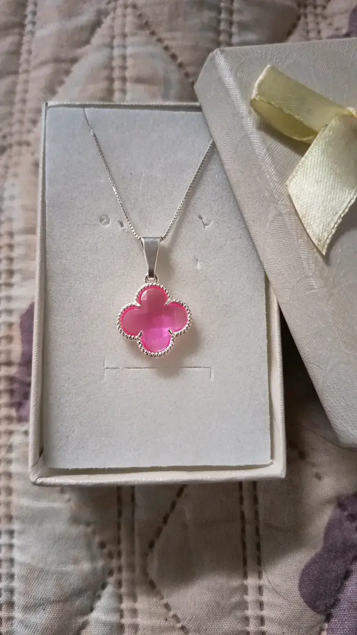 Collar con dije de trébol rosa - 2